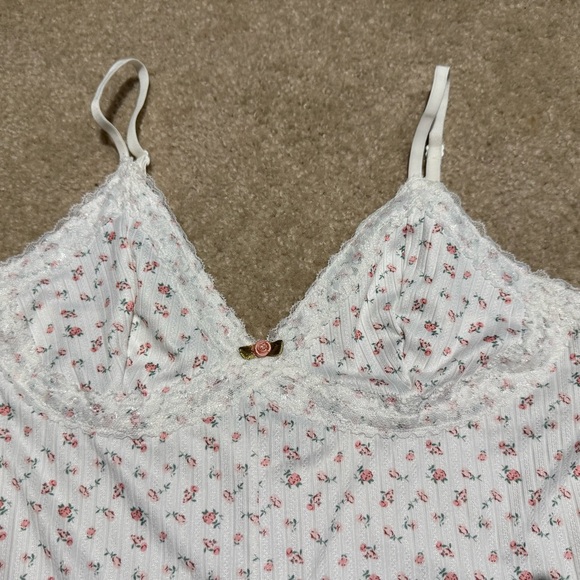 White Coquette Floral Lace Trim V-Neck Cami Romper - Sz. M - Picture 4 of 11